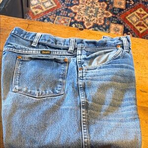 Wrangler Men’s Medium Blue Relaxed Fit Jeans